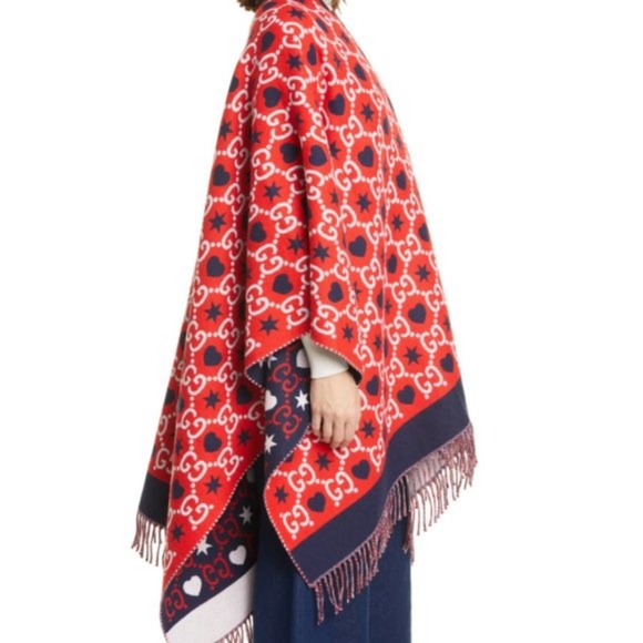 Gucci Reversible GG Hearts Wool Poncho in Red - Picture 4 of 4